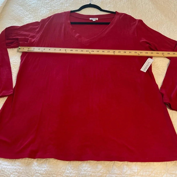 Loanna Red Long Sleeve VNeck Shirt. NWT - Picture 5 of 7